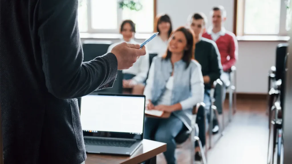 Los concursos de traslados para funcionarios deben ser previos a las convocatorias para personal de nuevo ingreso