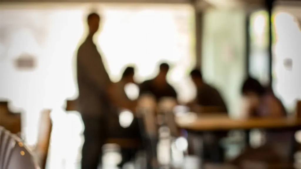 Una gratificación excepcional por convenio puede ser cobrada solo por los trabajadores que sigan de alta cuando entre en vigor