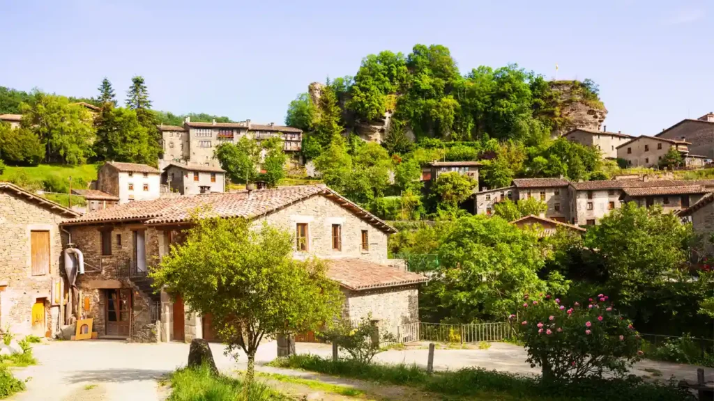 Es importante tener en cuenta conceptos como rehabilitación para tener claro cuáles son las obras autorizables en vivienda tradicional en suelo rústico