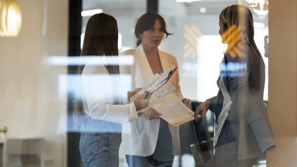 La compraventa de empresas en concurso trae consigo muchas ventajas como el conocido como paraguas concursal