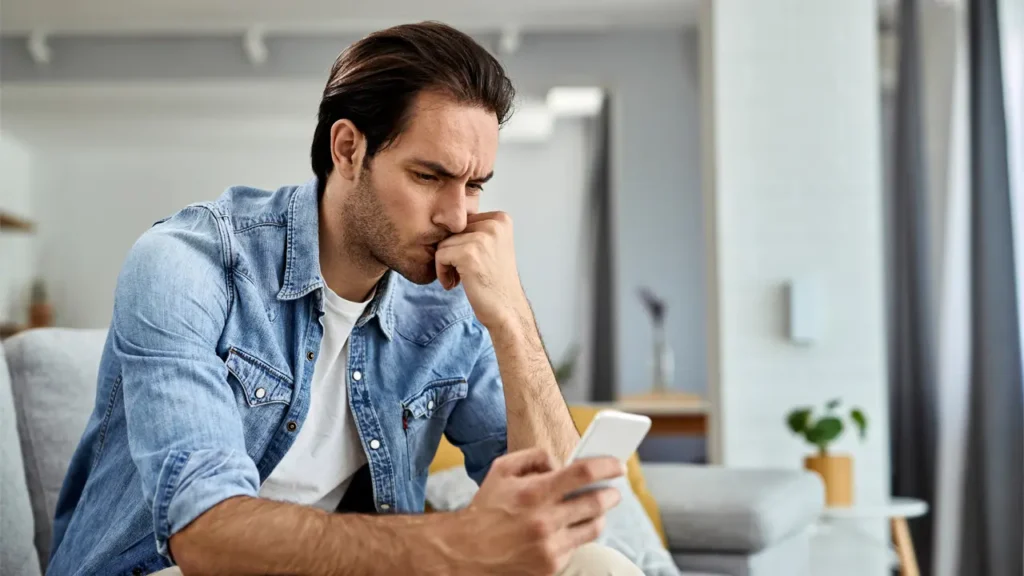 Eliminar a un trabajador de un grupo de WhatsApp no tiene por qué ser considerado un indicio de que está siendo víctima de acoso laboral