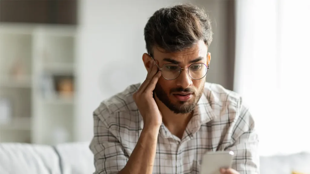 Eliminar a un trabajador de un grupo de WhatsApp puede ser un indicio de acoso si se realiza sin justificación