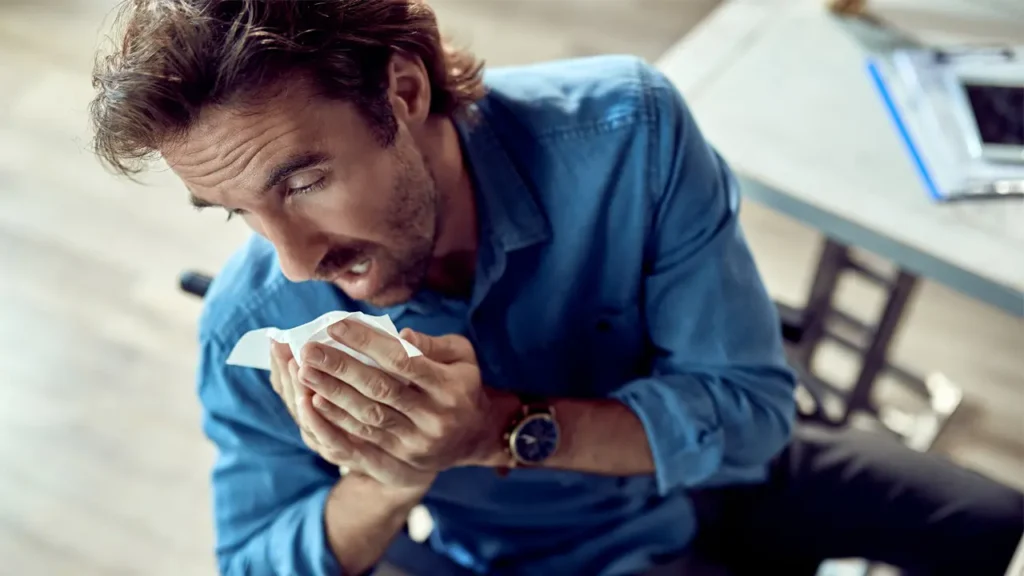 Aunque muchas personas crean que estar enfermo blinda a un trabajador frente al despido, lo cierto es que no lo hace