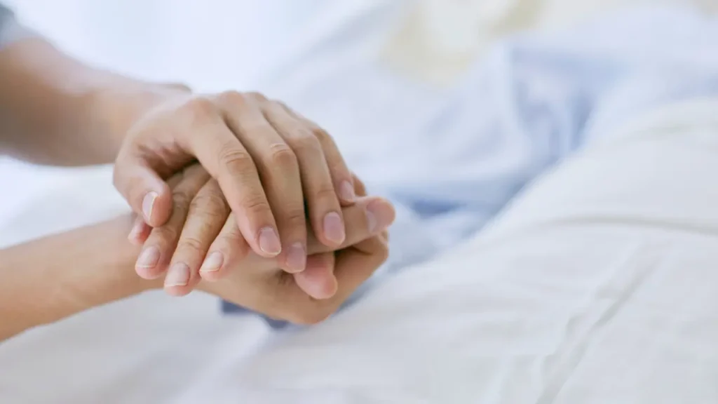 El permiso por hospitalización es un derecho de los trabajadores y no puede limitarse