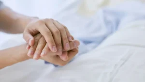 El permiso por hospitalización es un derecho de los trabajadores y no puede limitarse